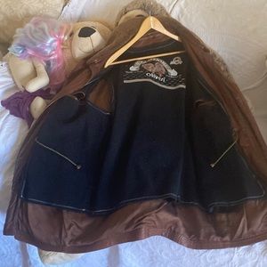 This is a beautiful very soft leather coat by EV 0LUZIONE Oliveri.